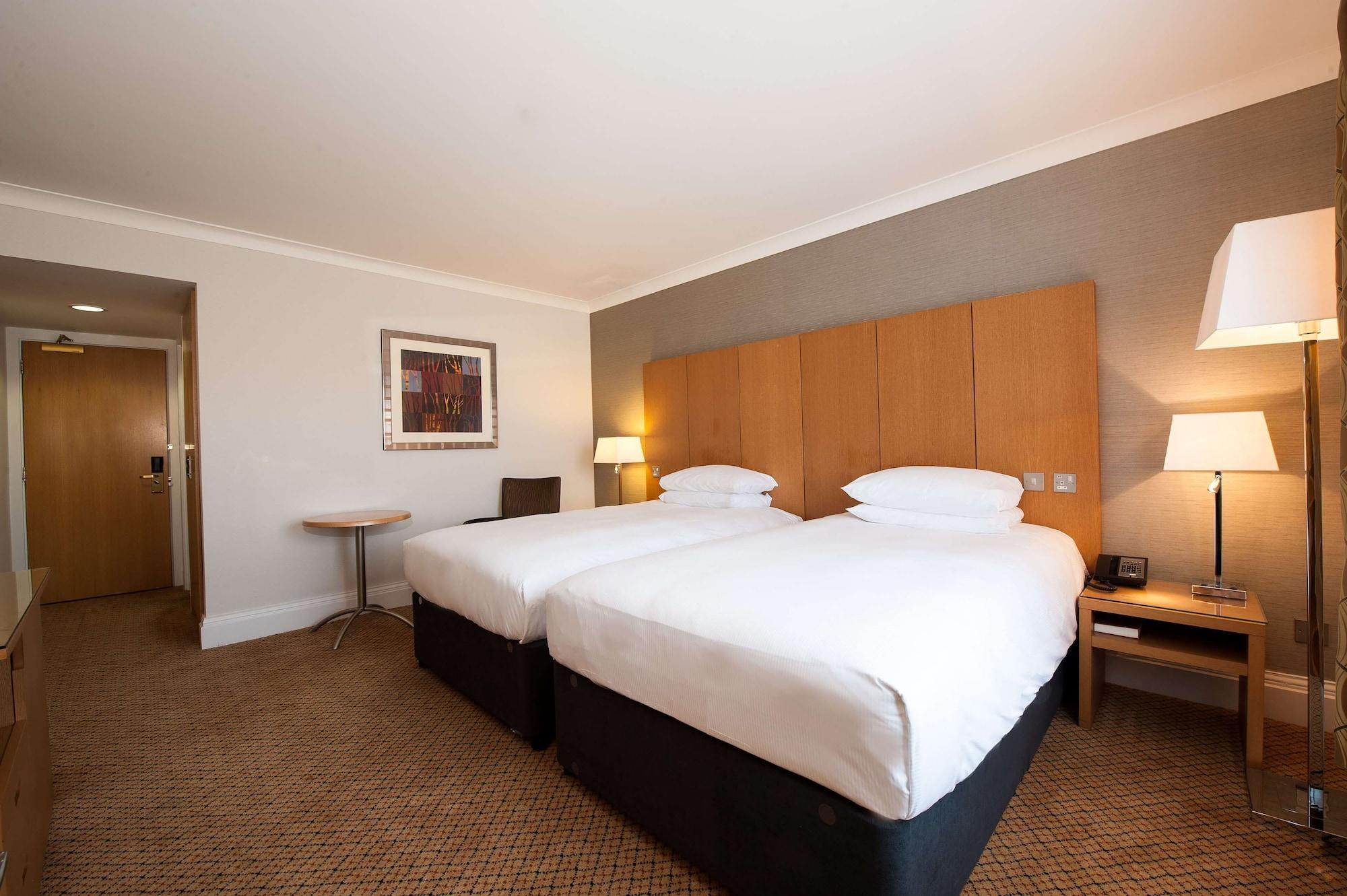 Doubletree By Hilton Glasgow Strathclyde Bellshill Buitenkant foto