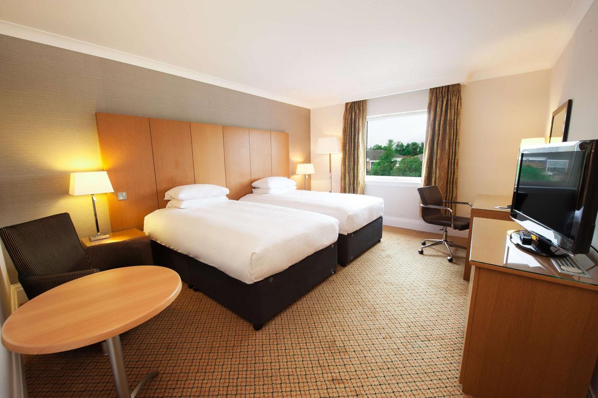 Doubletree By Hilton Glasgow Strathclyde Bellshill Buitenkant foto